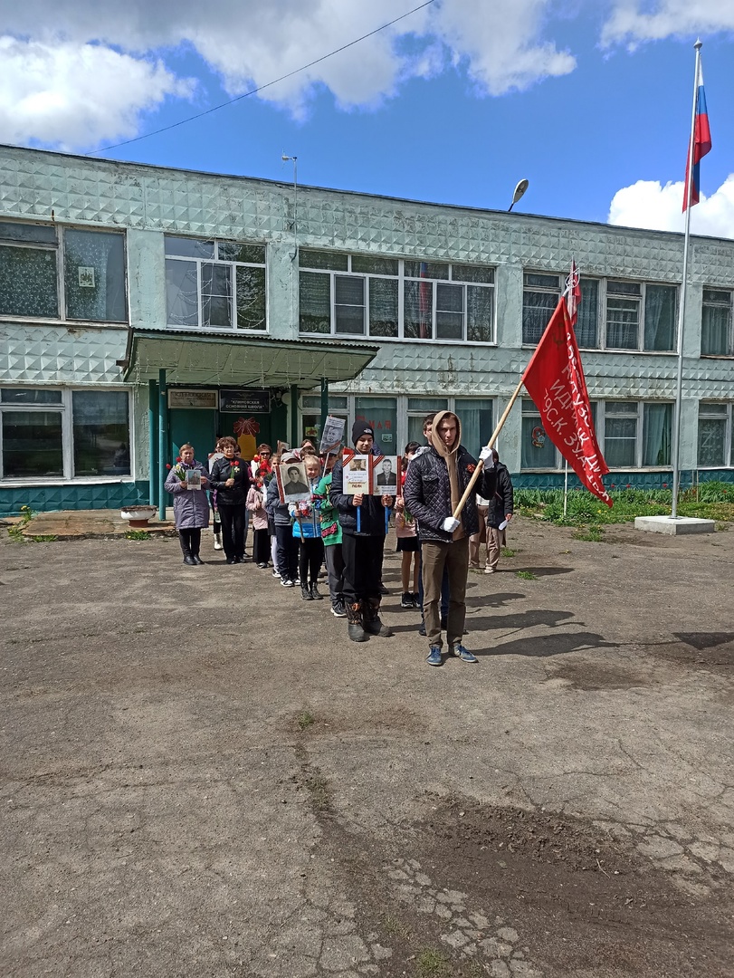 Торжественное возложение венков к памятнику воинам-землякам, павшим в годы Великой Отечественной войны..